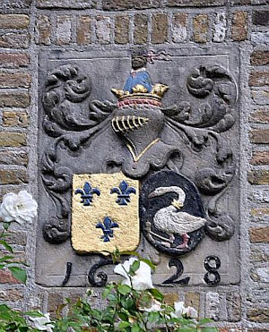 Wapen Van Groesbeek uit 1628 in muur van slot Baarland